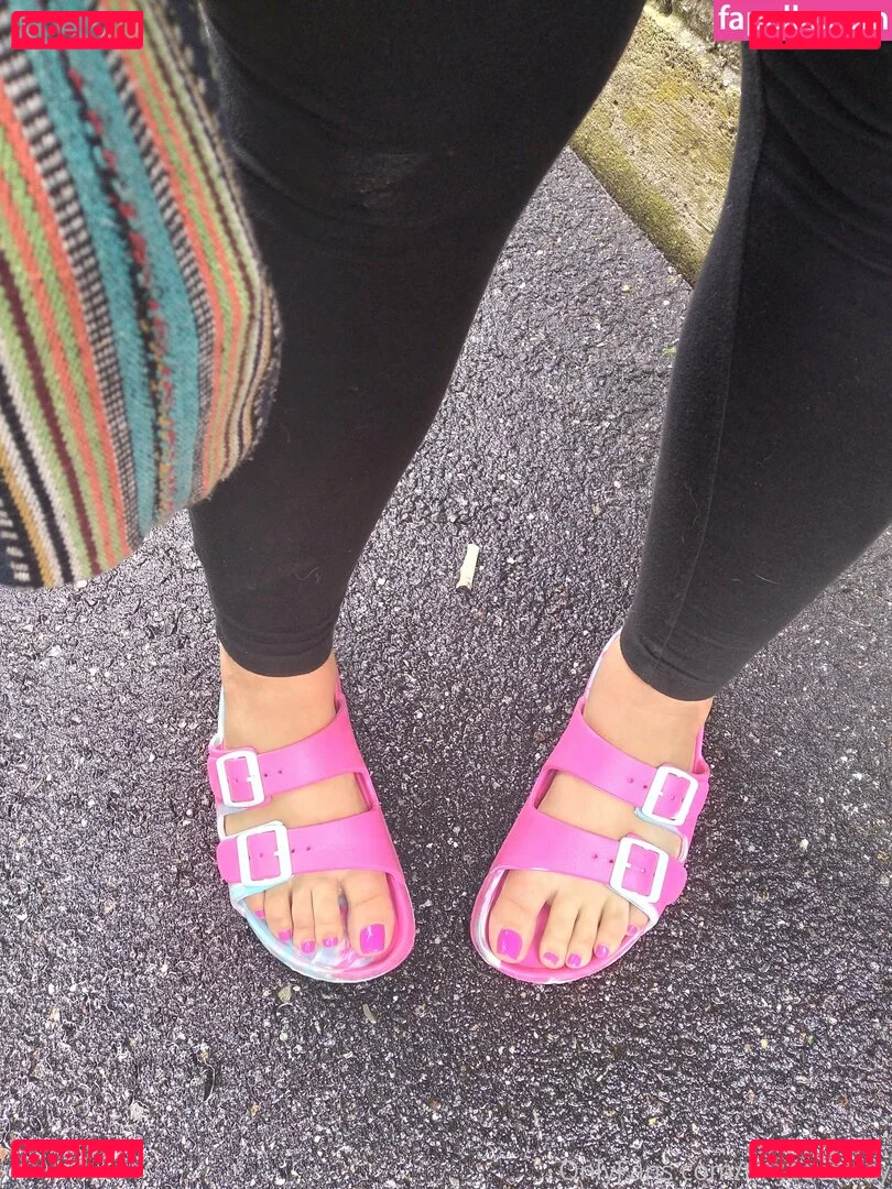 tinytoetracy Onlyfans Photo Gallery 