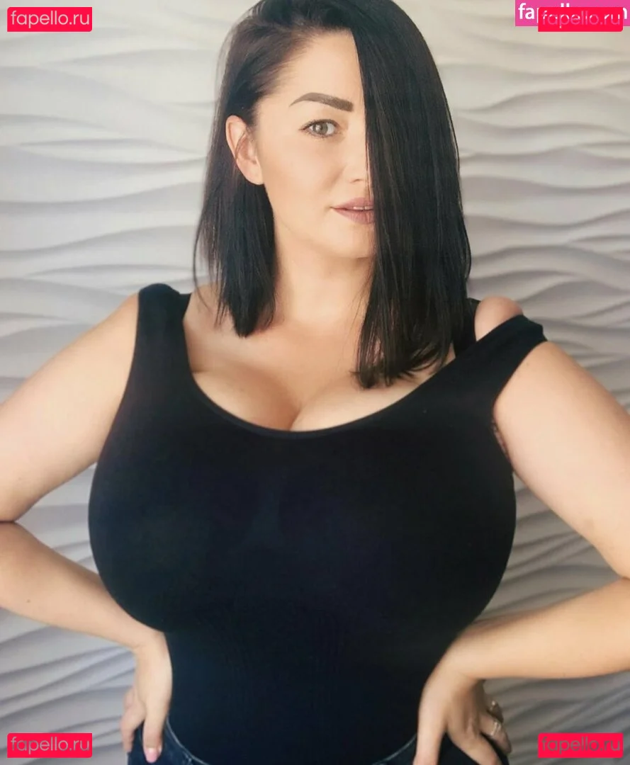 Irina P Onlyfans Photo Gallery 