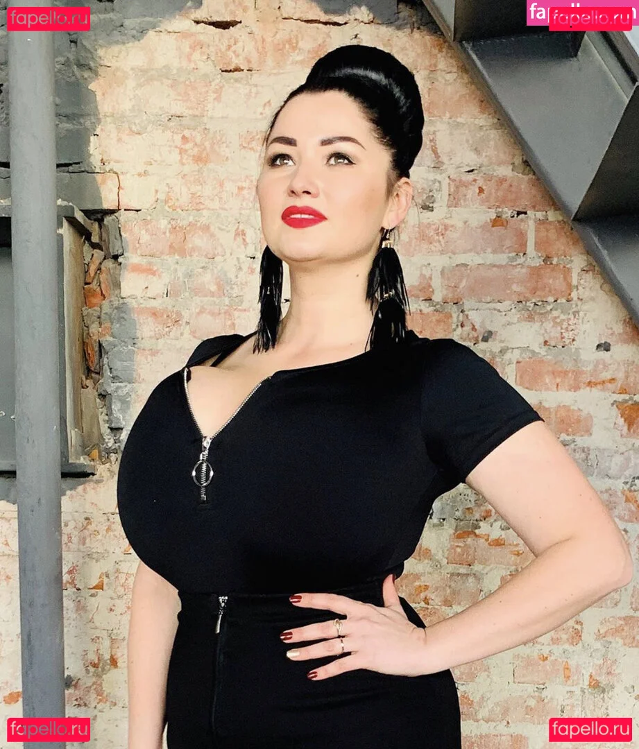 Irina P Onlyfans Photo Gallery 