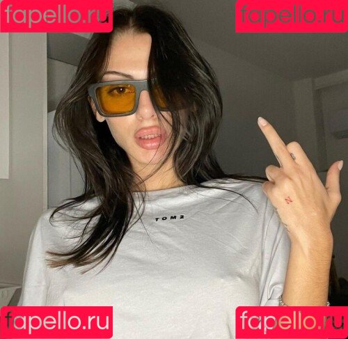 Sofholic Onlyfans Photo Gallery 