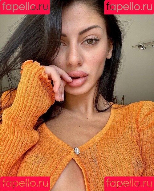 Sofholic Onlyfans Photo Gallery 