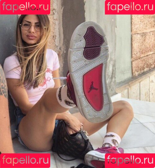 Sofholic Onlyfans Photo Gallery 