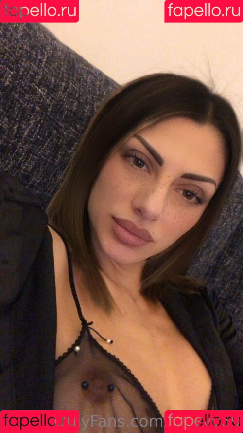 Sofholic Onlyfans Photo Gallery 