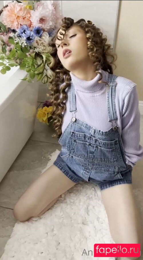 Anna Blossom Onlyfans Photo Gallery 