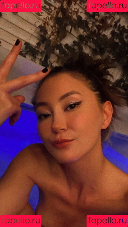 Kimiko Glenn Onlyfans Photo Gallery 