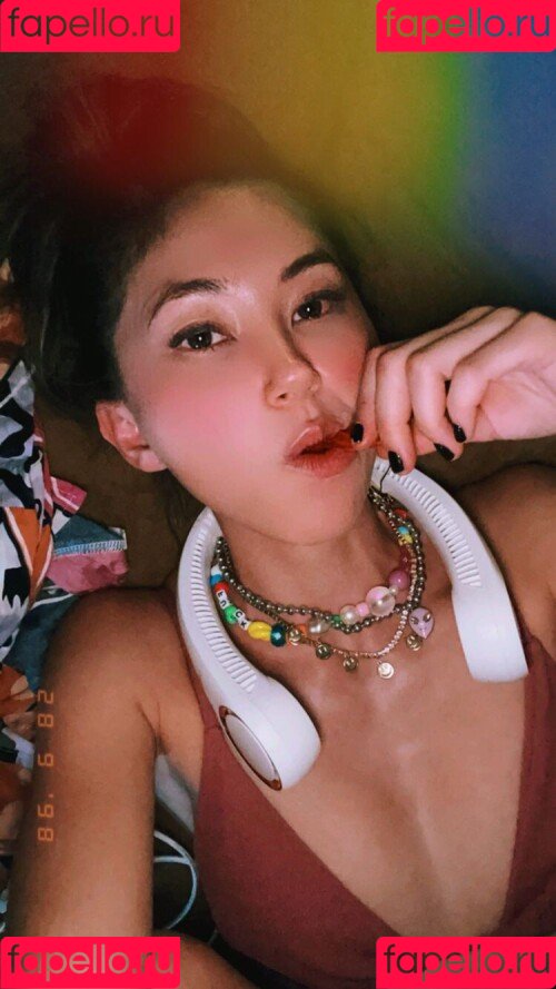 Kimiko Glenn Onlyfans Photo Gallery 