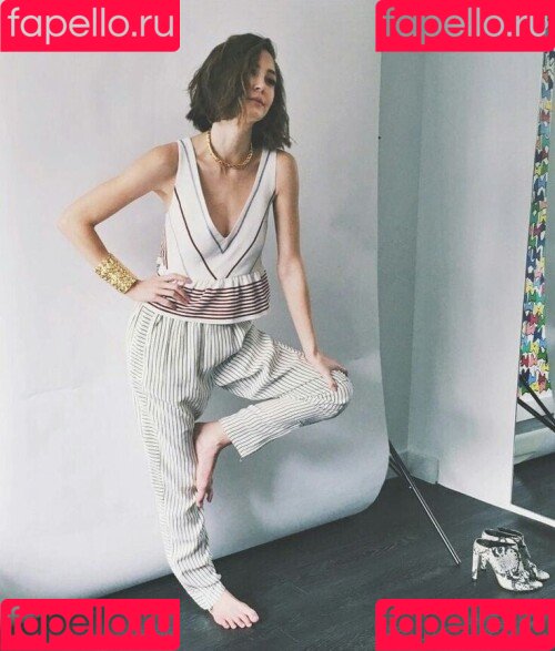 Kimiko Glenn Onlyfans Photo Gallery 