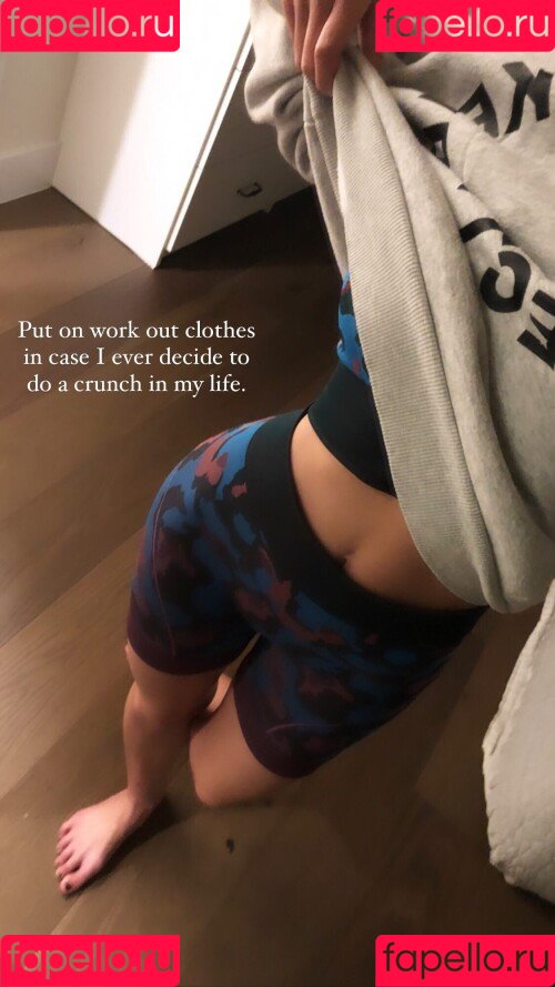 Kimiko Glenn Onlyfans Photo Gallery 