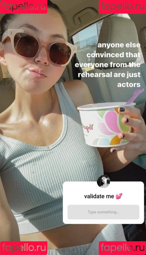 Kimiko Glenn Onlyfans Photo Gallery 