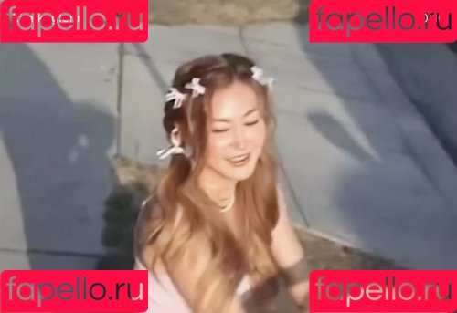 Kimiko Glenn Onlyfans Photo Gallery 