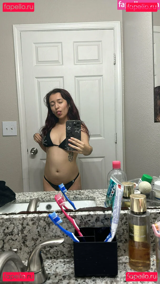 tinyrissy Onlyfans Photo Gallery 