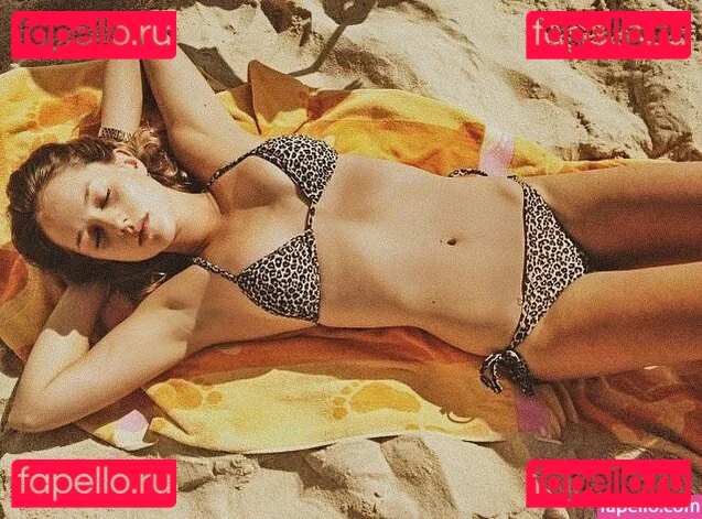 Isabelle Cornish Onlyfans Photo Gallery 