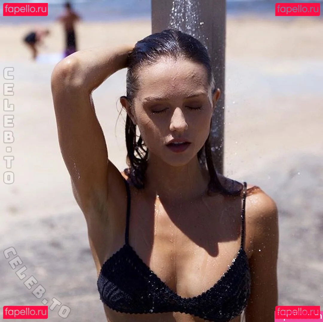 Isabelle Cornish Onlyfans Photo Gallery 