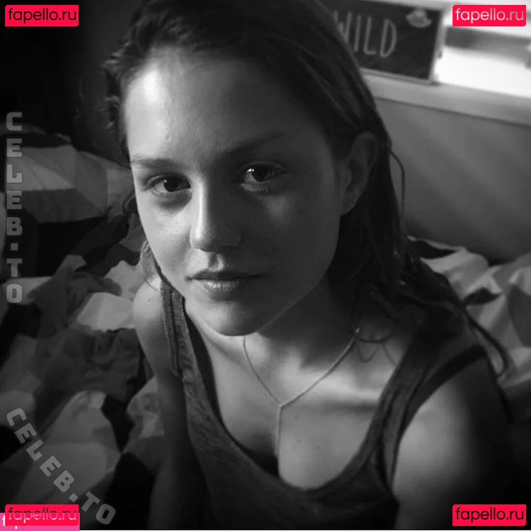 Isabelle Cornish Onlyfans Photo Gallery 