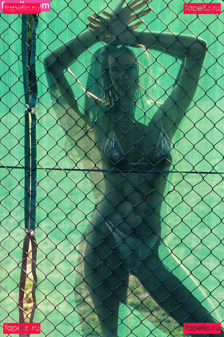 Elle Macpherson Onlyfans Photo Gallery 