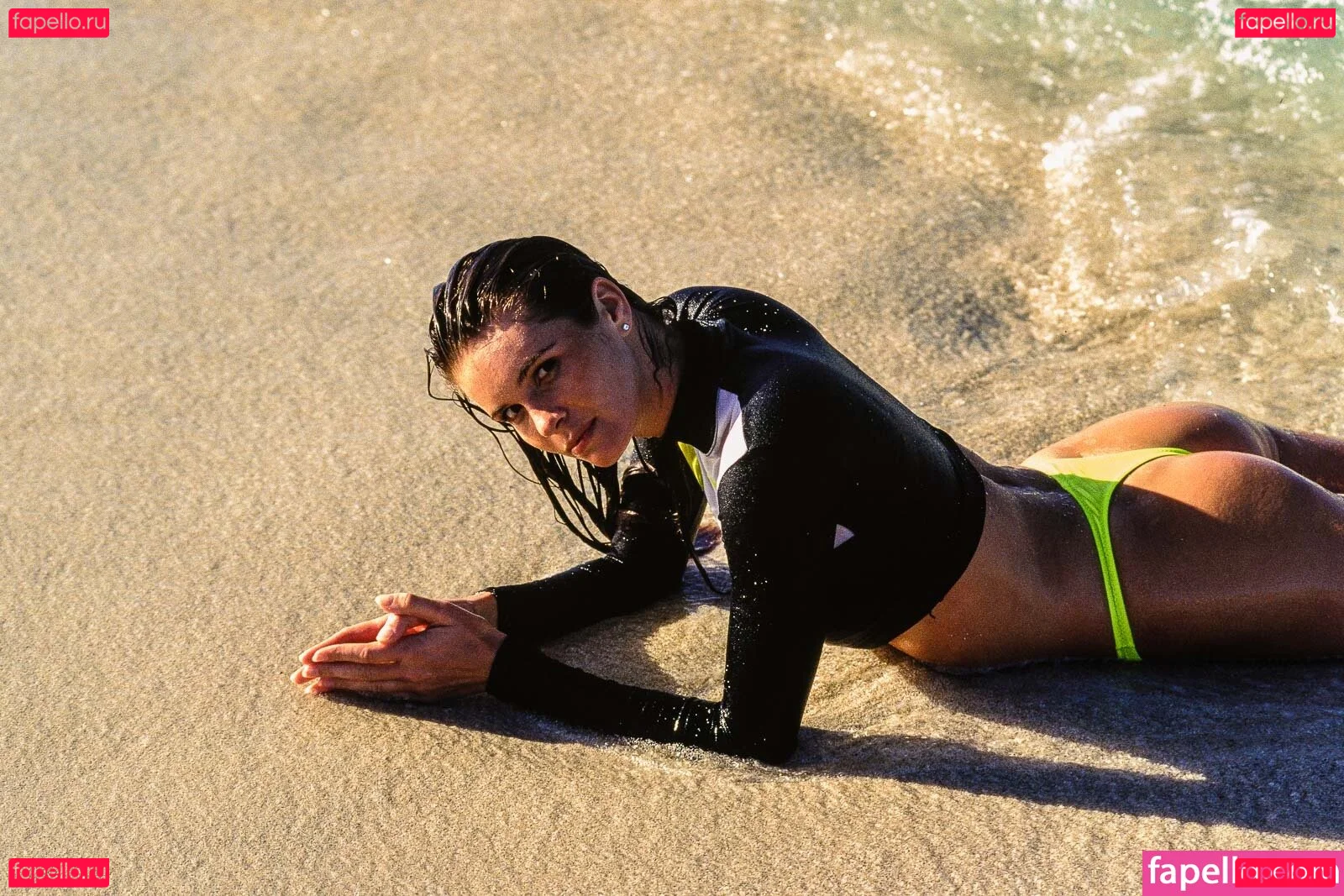 Elle Macpherson Onlyfans Photo Gallery 