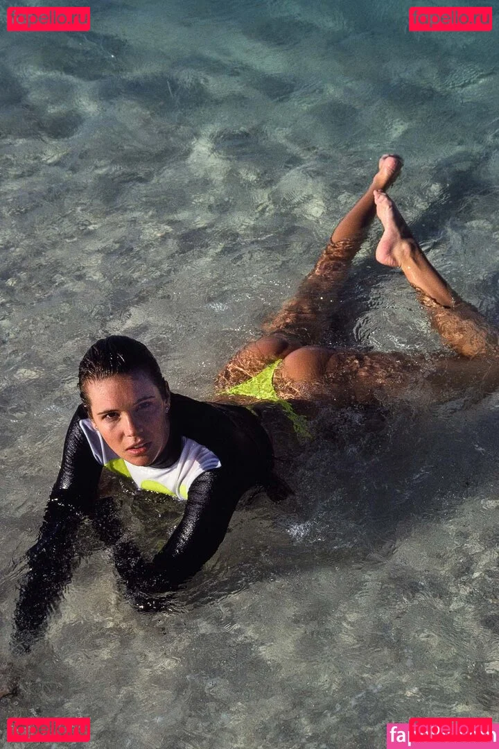 Elle Macpherson Onlyfans Photo Gallery 