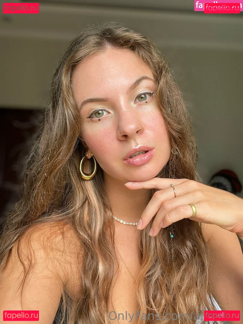 anapuru Onlyfans Photo Gallery 