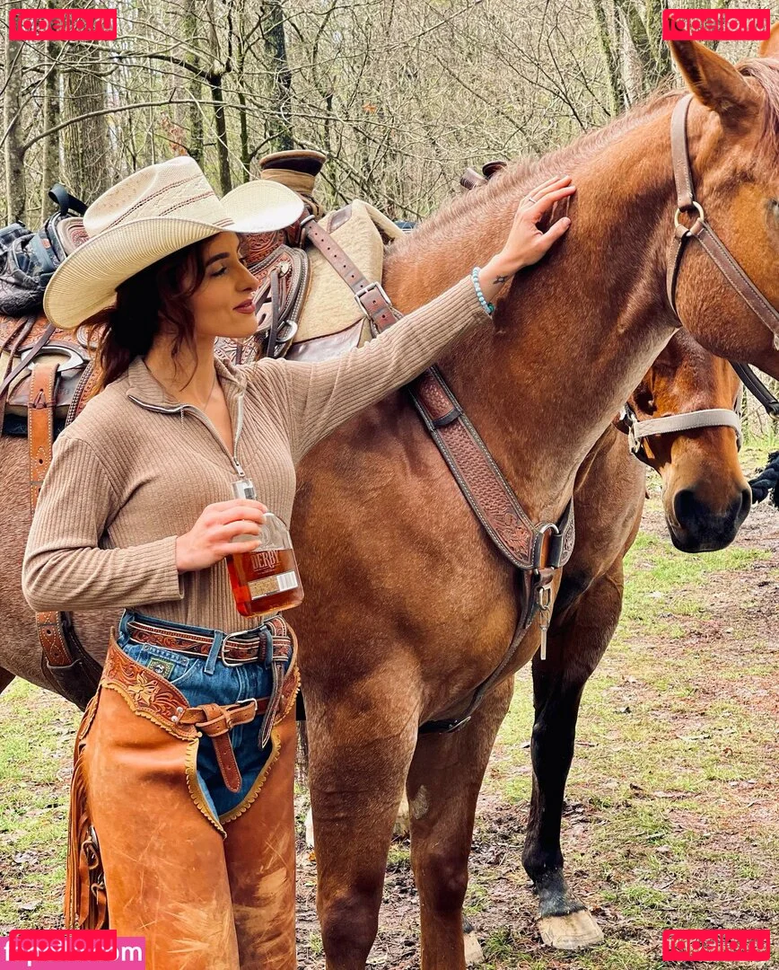 Artoftheequine Onlyfans Photo Gallery 