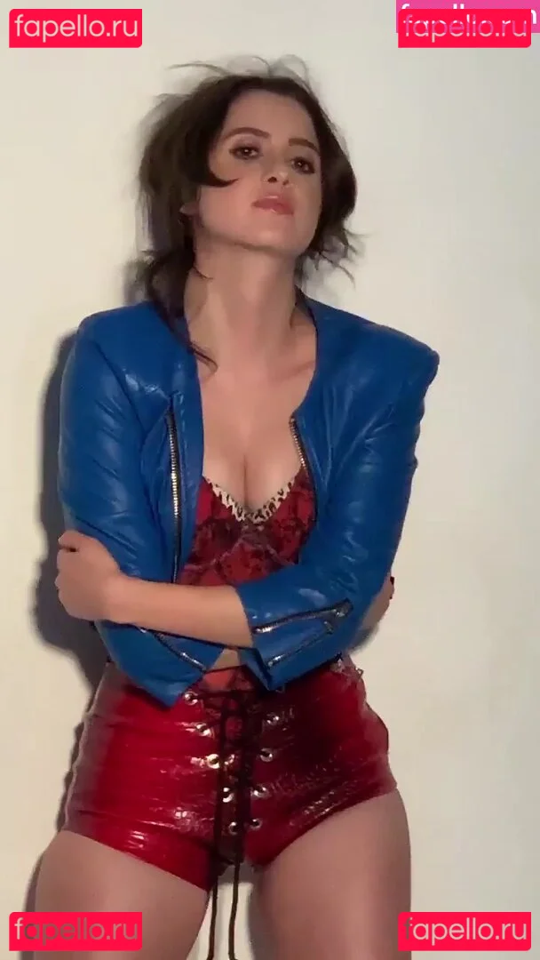 Laura Marano Onlyfans Photo Gallery 