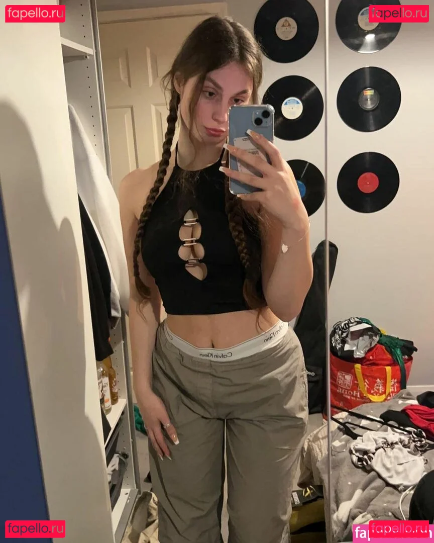 Izzy Lewis Onlyfans Photo Gallery 