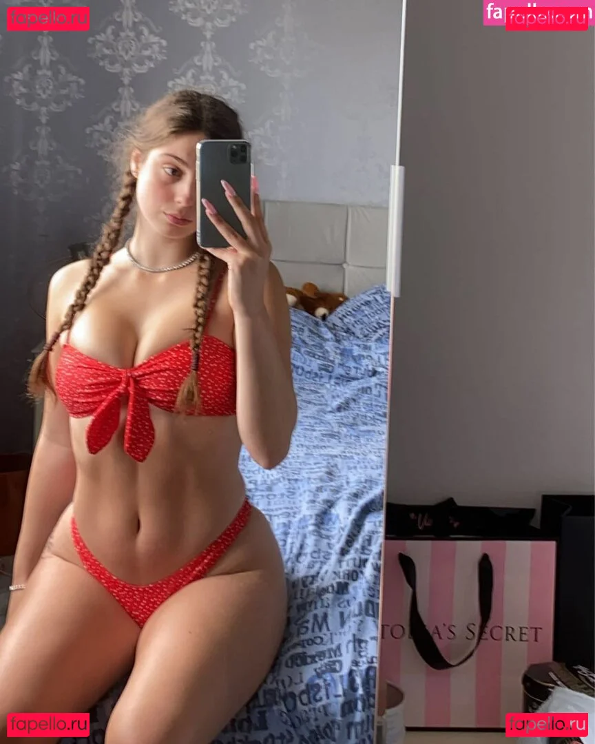 Izzy Lewis Onlyfans Photo Gallery 