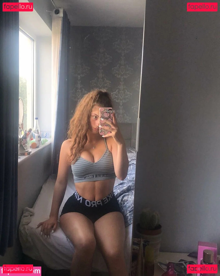 Izzy Lewis Onlyfans Photo Gallery 