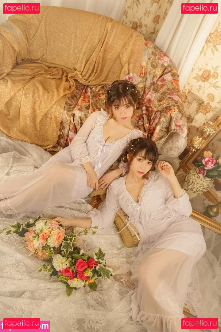 Carol X Iris Onlyfans Photo Gallery 