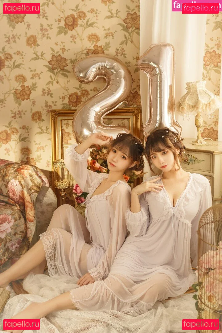 Carol X Iris Onlyfans Photo Gallery 