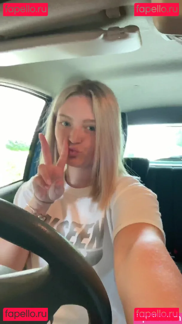 Robyn Emily Onlyfans Photo Gallery 