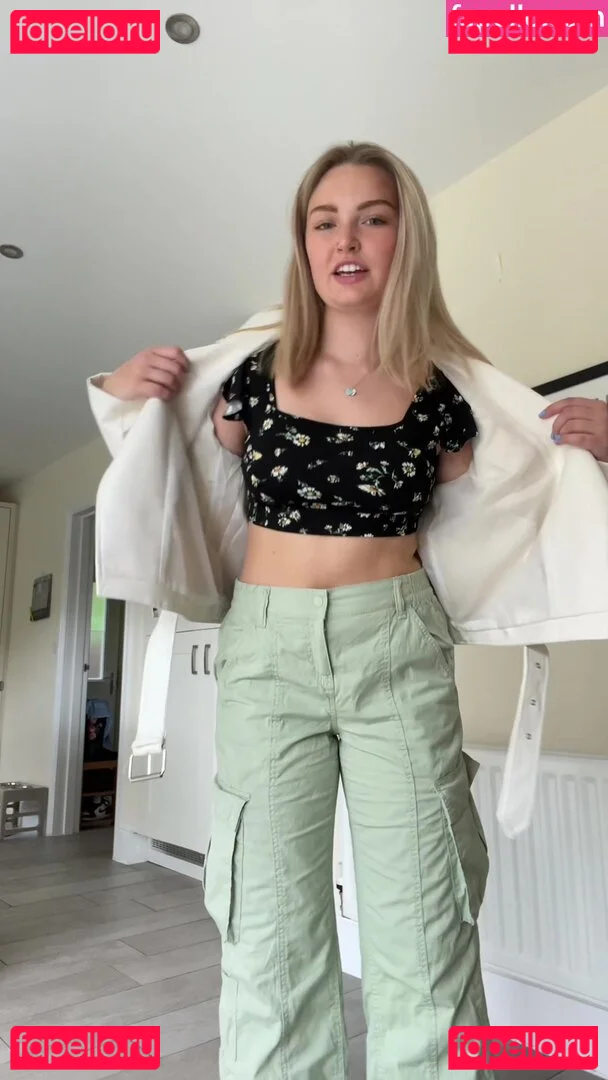 Robyn Emily Onlyfans Photo Gallery 