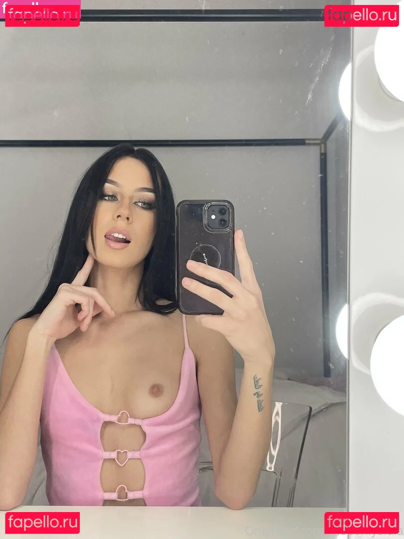 theeonlyalaia Onlyfans Photo Gallery 