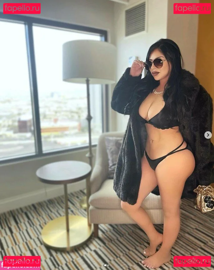 Champagne Chronicles Onlyfans Photo Gallery 