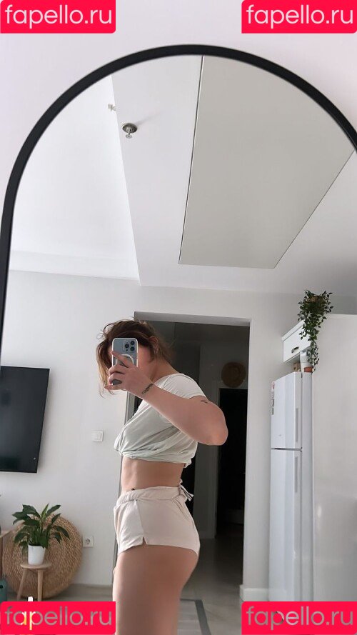 Buse Yılmaz Onlyfans Photo Gallery 