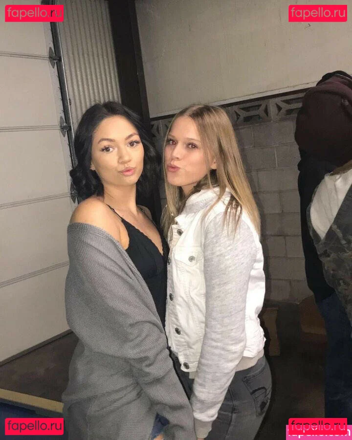 Lillyrredwing Onlyfans Photo Gallery 