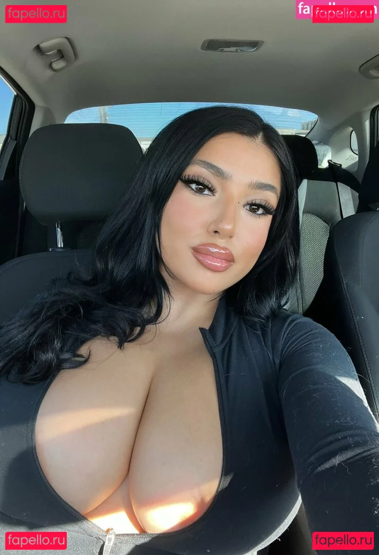 laumikus Onlyfans Photo Gallery 