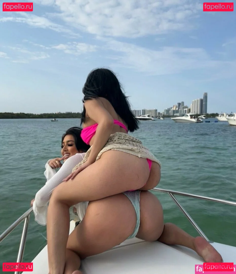 laumikus Onlyfans Photo Gallery 