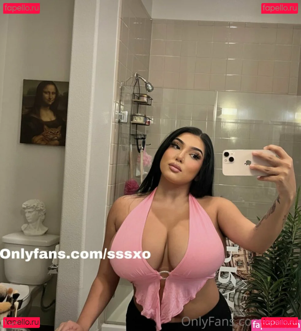 laumikus Onlyfans Photo Gallery 
