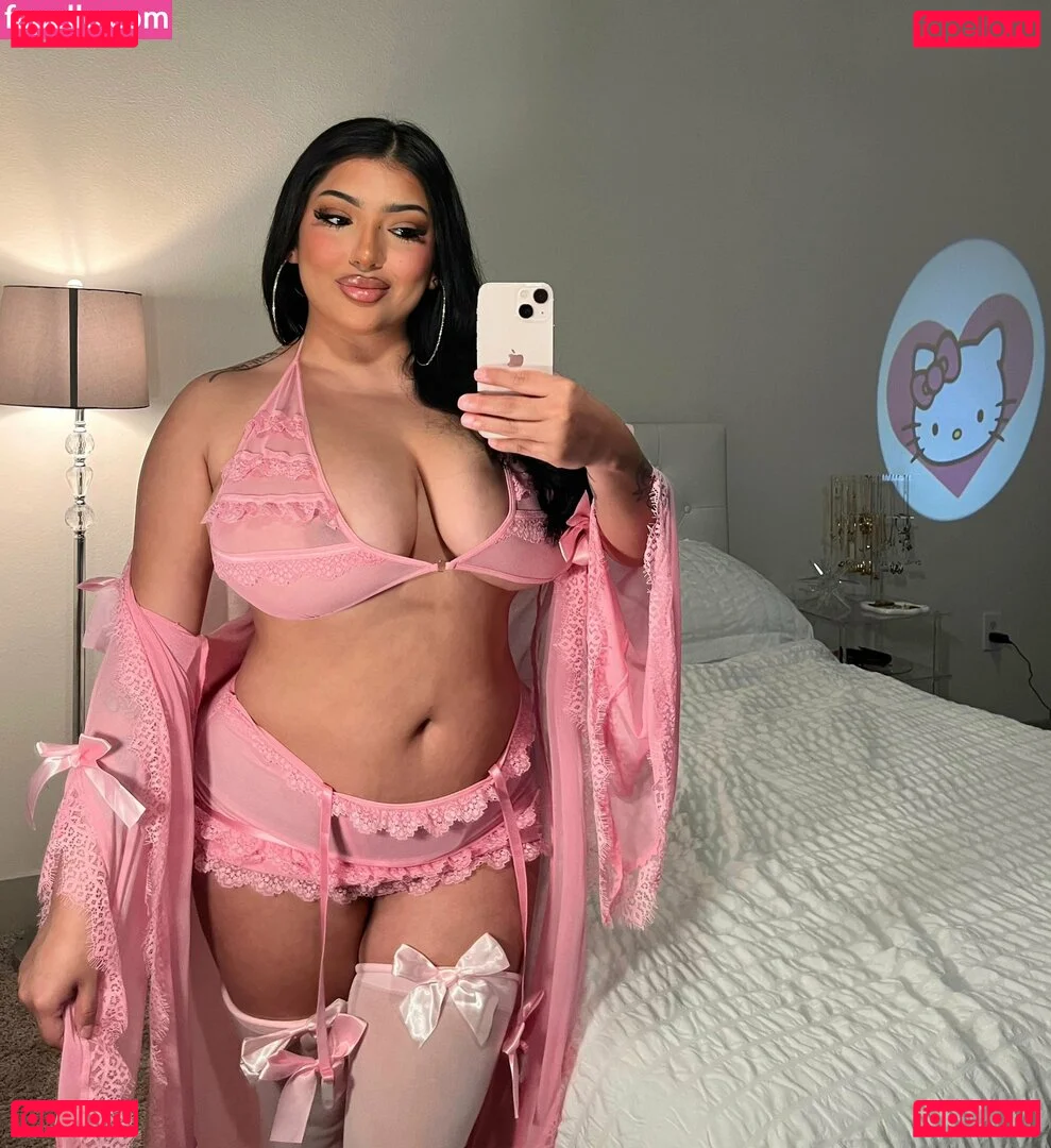 laumikus Onlyfans Photo Gallery 