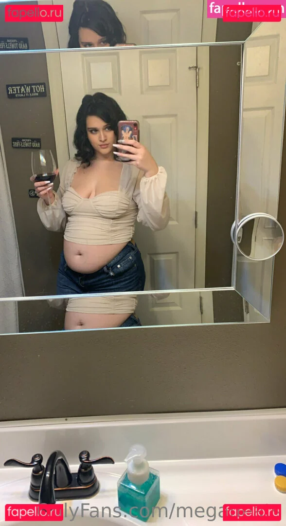 meganeats Onlyfans Photo Gallery 