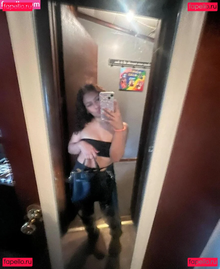 Holly H Onlyfans Photo Gallery 