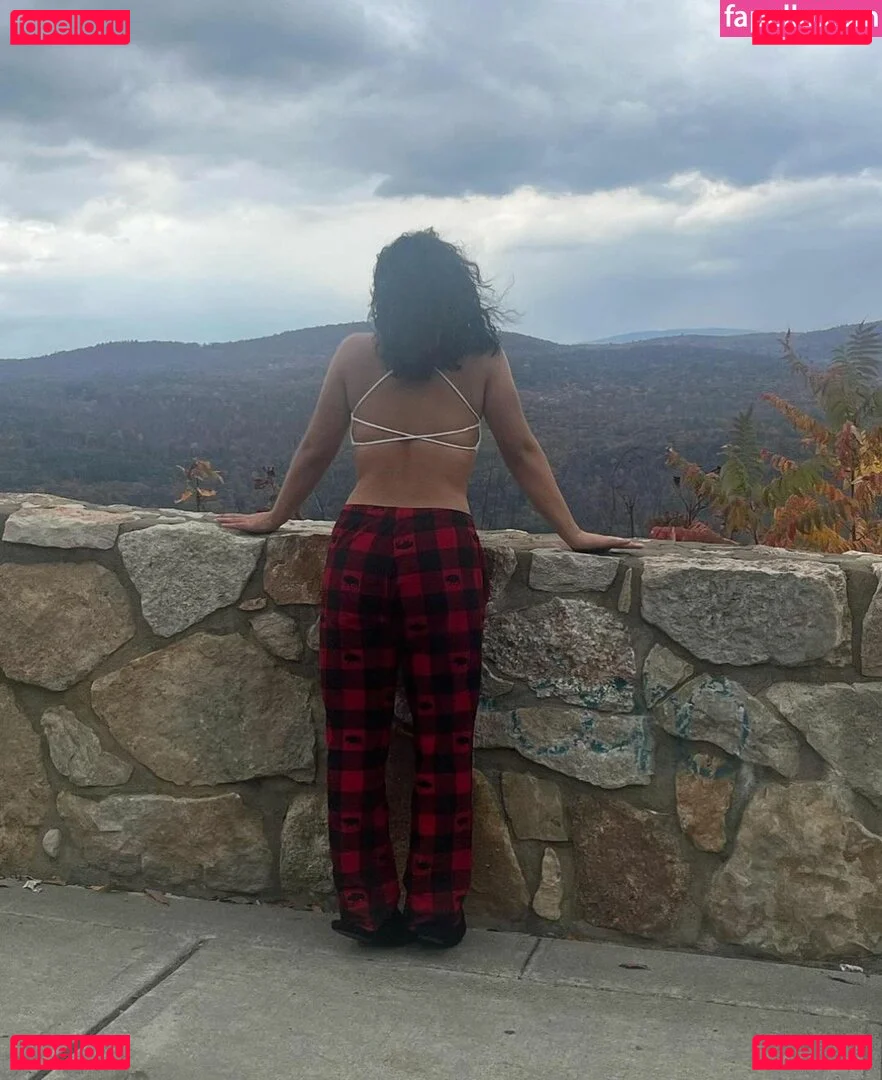 Holly H Onlyfans Photo Gallery 