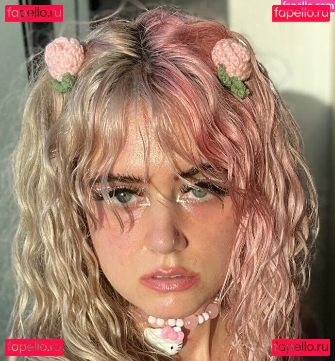 pinkfloweremoji Onlyfans Photo Gallery 