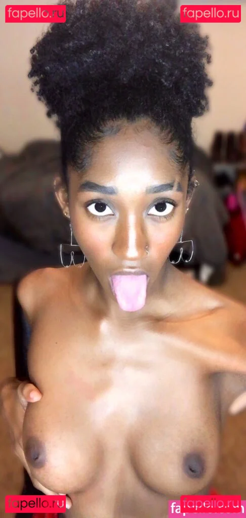 Kora Elle Onlyfans Photo Gallery 