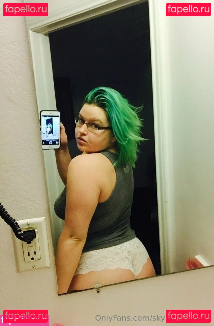 skylarswallows Onlyfans Photo Gallery 