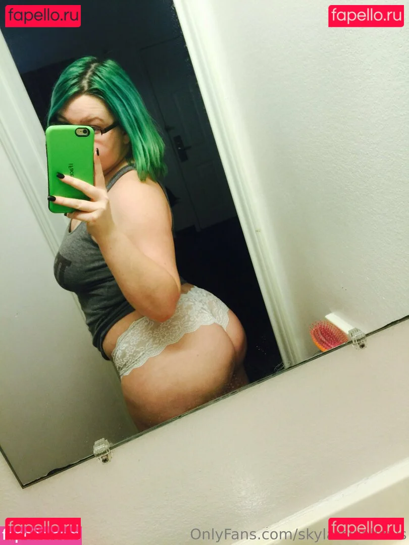 skylarswallows Onlyfans Photo Gallery 