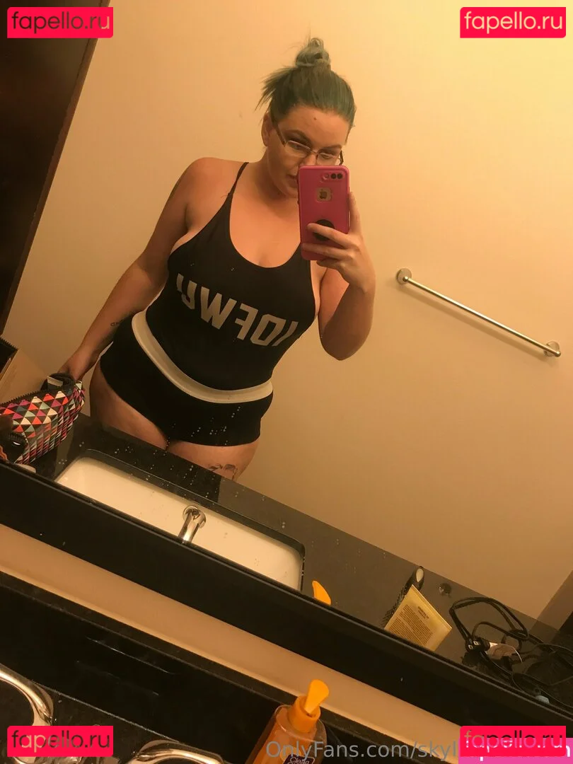 skylarswallows Onlyfans Photo Gallery 