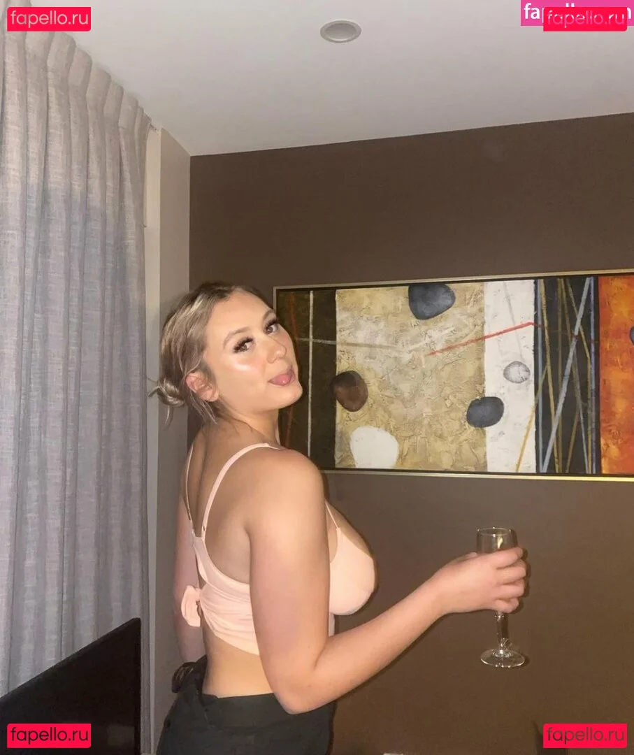 Zoe H Onlyfans Photo Gallery 