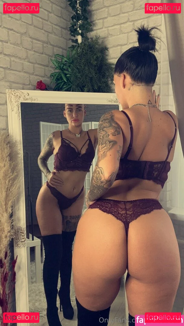 mo_vivike Onlyfans Photo Gallery 