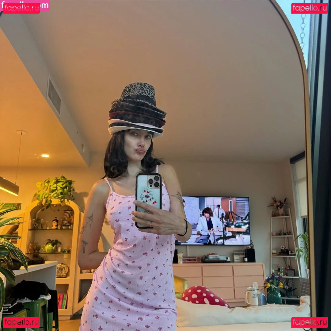 oliveoren Onlyfans Photo Gallery 